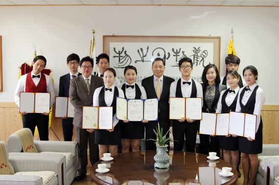 영동대학교 와인발효식품학과 학생들! 최초로 개최된 한국와인 소믈리에 대회에서 대상 수상!